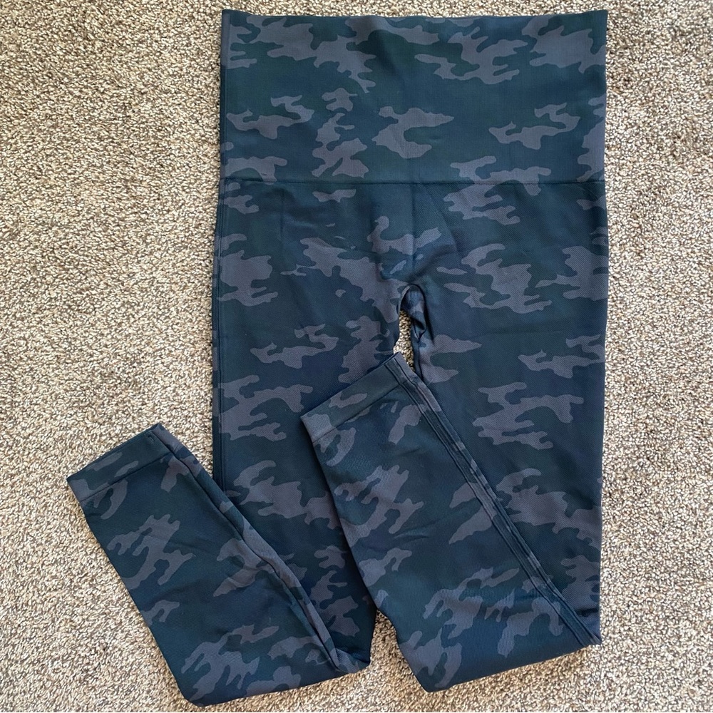 Spanx Seamless High Waisted Womens XL Shape Wear leggings black camo